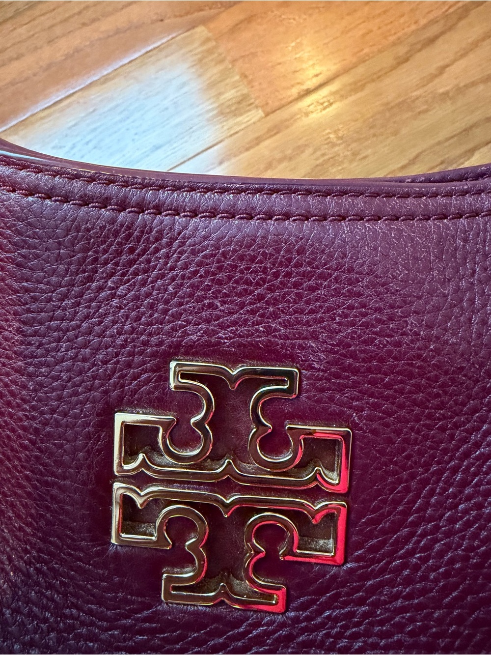 Tory Burch Burgundy Leather Shoulder purse with Gold Chain - Picture 6 of 9